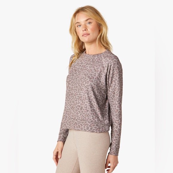 NWT Beyond Yoga Favorite Raglan Crew Pullover in Chai Cocoa Brown Leopard XS - Picture 5 of 14